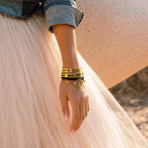 Odeza - Stylized Horse Bit Bracelet in Gold & Black