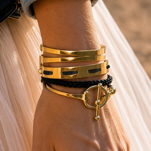 Odeza - Stylized Horse Bit Bracelet in Gold & Black